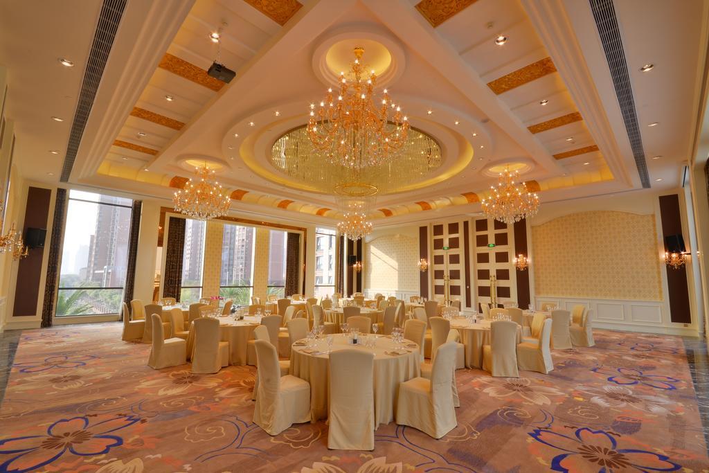 Urban Island Hotel
