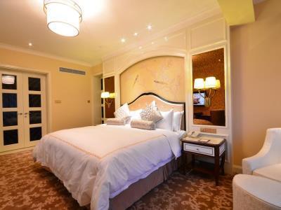 Urban Island Hotel 5*